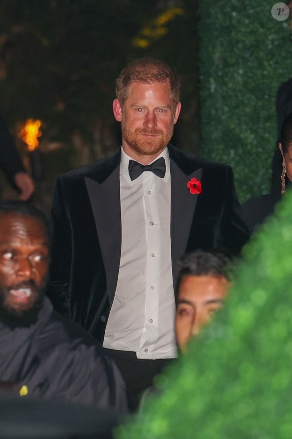 Le prince Harry et Meghan Markle quittant la soirée d'anniversaire de Kris Jenner à Beverly Hills, dans la maison de Jeff Bezos, le 8 novembre 2025. © Backgrid USA / Bestimage