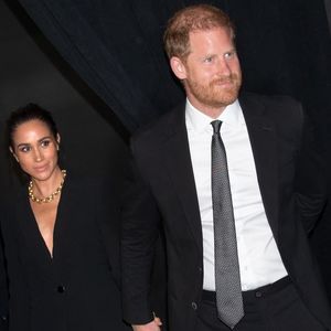 Le prince Harry, duc de Sussex et Meghan Markle, duchesse de Sussex, lors du 3ème gala annuel du projet "Healthy Minds" aux Spring Studios à New York, le 9 octobre 2025. Photo : Zuma Press / Bestimage