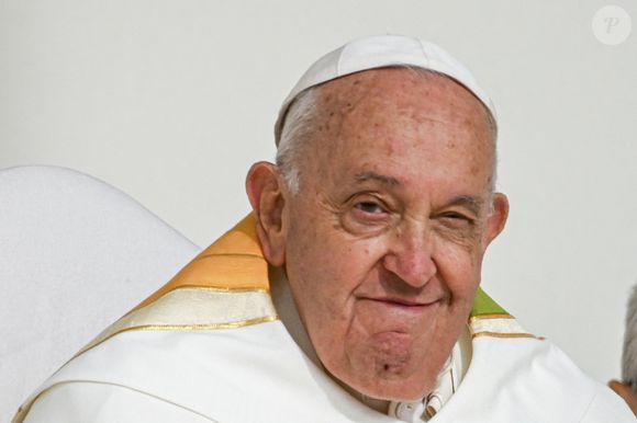 Jorge Mario Bergoglio, plus connu sous son nom de règne, François, est mort ce lundi 21 avril à 88 ans. Né en 1936 à Buenos Aires en Argentine, Jorge Mario Bergoglio était le premier pape non-européen depuis le VIIIe siècle.
Backgrid UK/ Bestimage