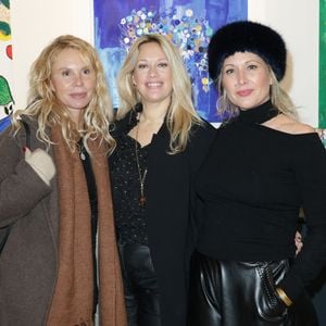 Exclusif - Carole Richert, Caroline Faindt et Maëva Pasquali - Vernissage de l'exposition de Caroline Faindt aux Espaces Guiffi à Paris le 9 décembre 2024. © Coadic Guirec/Bestimage