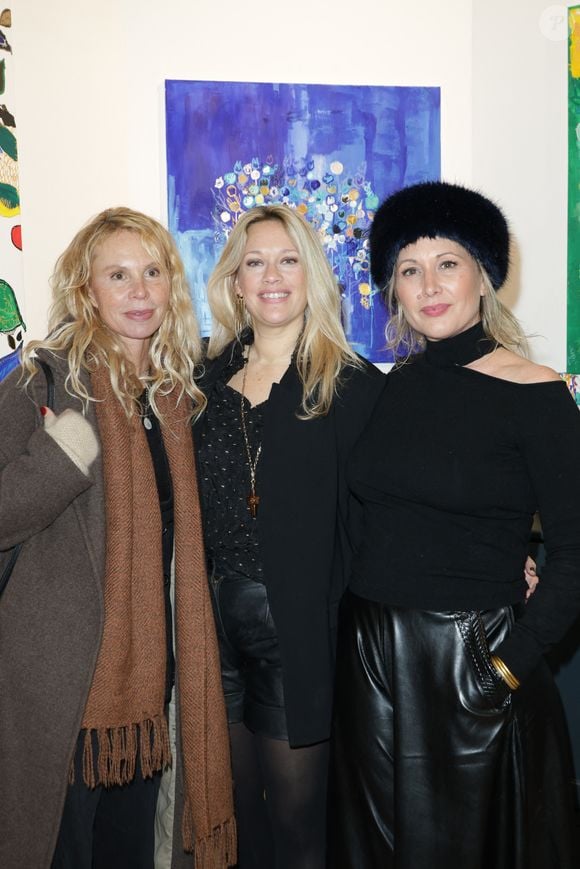 Exclusif - Carole Richert, Caroline Faindt et Maëva Pasquali - Vernissage de l'exposition de Caroline Faindt aux Espaces Guiffi à Paris le 9 décembre 2024. © Coadic Guirec/Bestimage