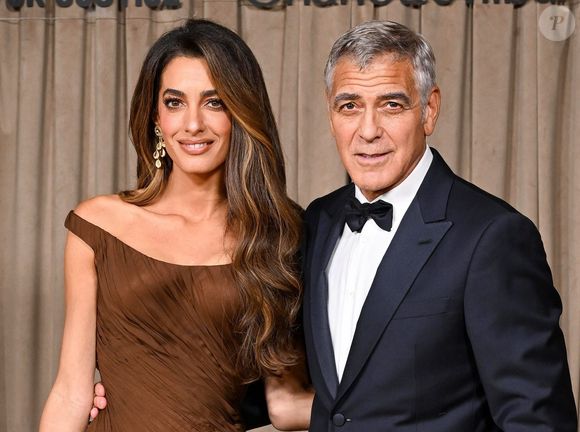 Amal Clooney et son époux, George Clooney lors de la cérémonie des Albies au Musée d’Histoire naturelle de Londres. Photo par Backgrid UK/ Bestimage