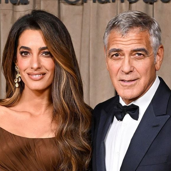 Amal Clooney et son époux, George Clooney lors de la cérémonie des Albies au Musée d’Histoire naturelle de Londres. Photo par Backgrid UK/ Bestimage