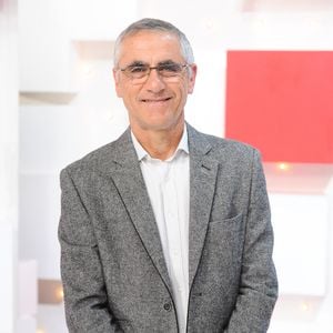 Pour 350 euros, les participants passeront six heures en sa compagnie, avec une sortie encadrée de 60 à 70 kilomètres.

Laurent Jalabert - Enregistrement de l'émission "Vivement dimanche" au Studio Gabriel à Paris, présentée par M.Drucker et diffusée le 23 juin sur France 3. © Guillaume Gaffiot / Bestimage