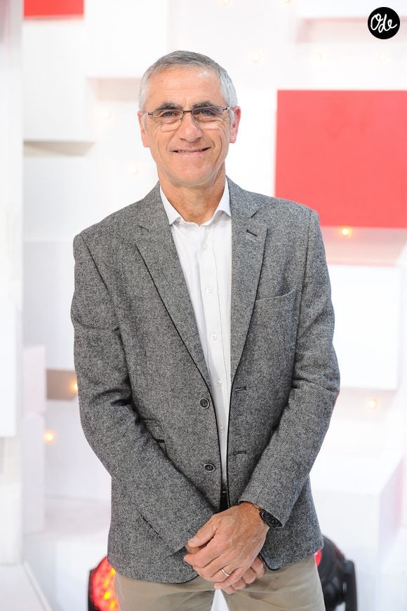 Pour 350 euros, les participants passeront six heures en sa compagnie, avec une sortie encadrée de 60 à 70 kilomètres.

Laurent Jalabert - Enregistrement de l'émission "Vivement dimanche" au Studio Gabriel à Paris, présentée par M.Drucker et diffusée le 23 juin sur France 3. © Guillaume Gaffiot / Bestimage