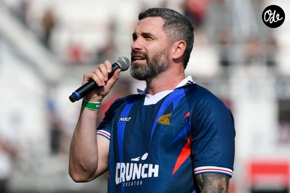 Loulou sera cette fois-ci interprété par Gillian Mussano, 34 ans, plus connu en tant que créateur de contenus sous le nom de "Ton pote Gillian".

Le créateur de contenus Gillian Mussano - Match de Top 14 entre le Rugby Club Toulonnais et l'Union Bordeaux Bègles, le 31 mai 2026 au stade Félix-Mayol de Toulon. © PsnewZ / Bestimage