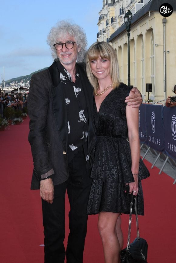 Louis Bertignac et Laetitia Brichet sur le tapis rouge lors du 35ème festival du film de Cabourg le 11 juin 2021.

© Coadic Guirec / Bestimage