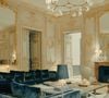Ancienne propriété de la famille Grimaldi, ce bien discret de l’extérieur dévoile près de 500 m² et un vaste jardin, à deux pas des Champs-Élysées. 

Capture d'écran TMC