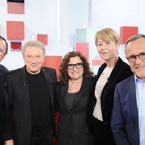 Exclusif - Thierry Beccaro, Michel Drucker, Adeline Hazan et Michel Drucker lors de l'enregistrement de l'émission "Vivement dimanche" au studio Rive Gauche, présentée par M.Drucker avec une diffusion sur France 3 le 15 mars 2026, à Paris, France, le 4 mars 2026. © Guillaume Gaffiot/Bestimage
