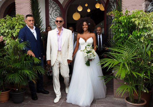 Vincent Cassel et Narah Baptista radieux au Carnaval de Rio : son ex Tina Kunakey aussi présente ! Photos dévoilées. - Purepeople