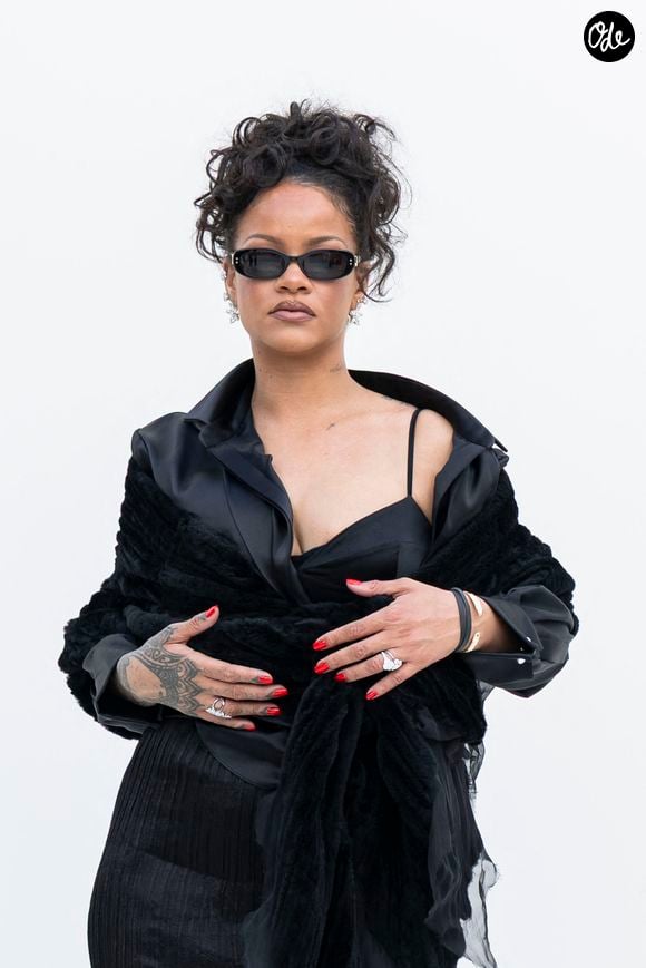 Intemporelle et audacieuse, cette nuance s'impose, à nouveau, comme la grande tendance ongulaire de l'automne.

Rihanna au défilé Dior Collection Femme Prêt-à-Porter Printemps/Eté 2027 lors de la Fashion Week de Paris, le 29 septembre 2026. 

© Olivier Borde / Bestimage