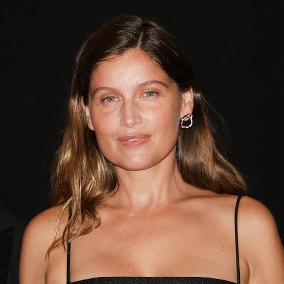 Parmi les invités du soir, Laetitia Casta, invitée du film dans son propre rôle, a elle aussi joué le jeu du photocall

Laetitia Casta - Avant-première du film "Dix pour cent" à l'Olympia à Paris le 8 septembre 2026. © Coadic Guirec/Bestimage