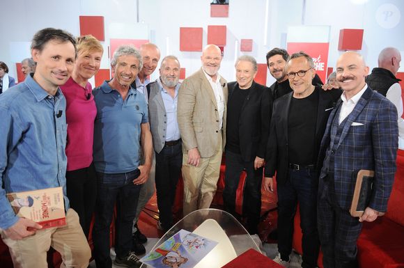 Exclusif - Mathieu Tordeur, Heisi Sevestre, le groupe Eppò, Philippe Etchebest, Michel Drucker, Patrick Fiori, Emmanuel Chaunu et Viktor Vincent lors de l'enregistrement de l'émission Vivement dimanche au studio Rive gauche, présentée par M.Drucker, diffusée sur France 3 le 17 mai 2026, à Paris, France, le 21 avril 2026. © Guillaume Gaffiot/Bestimage