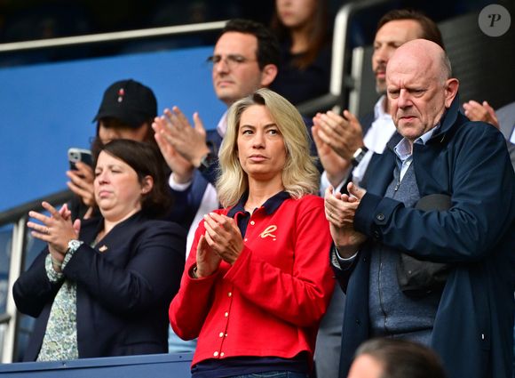 Anne-Laure Bonnet dans les tribunes du match de football de Ligue 1 McDonald's opposant le  RC Lens au Paris Saint-Germain (PSG) (0-2) au Parc des Princes à Paris le 14 septembre 2025. © Christian Liewig/Bestimage