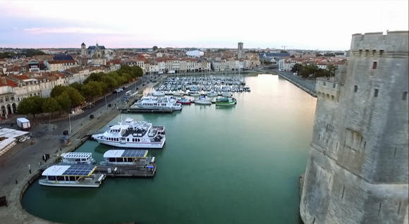 Balade dans l'Île de Ré dans l'émission Echappées Belles de France 5, le 31 octobre 2025. YouTube/Echappées Belles