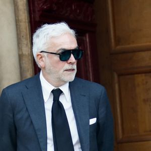 il se voit amputer de deux de ses collaborateurs pour la saison à venir.

Pascal Praud - Sorties des obsèques de Philippe Labro en l'église de Saint-Germain-des-Prés à Paris le 13 juin 2025. © Dominique Jacovides - Christophe Clovis / Bestimage