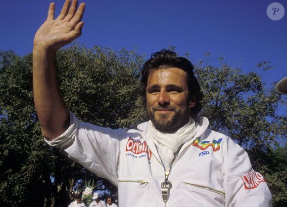 Une coïncidence bouleversante pour Patrice Drevet, qui a déclaré : "C’est d’autant plus émouvant pour moi que j’ai participé à la troisième édition du Paris-Dakar, cinq ou six ans avant sa tragique disparition". 

Thierry Sabine en décembre 1985.