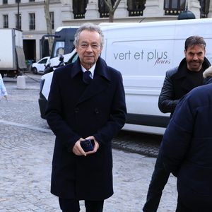 Michel Denisot arrivant à la cérémonie d'enterrement de Rolland Courbis à l'église de la Madeleine à Paris, France, le 14 janvier 2026. Rolland Courbis, ancien footballeur français, entraîneur et commentateur médiatique au franc-parler, est décédé à l'âge de 72 ans. Photo par Jerome Domine/ABACAPRESS.COM