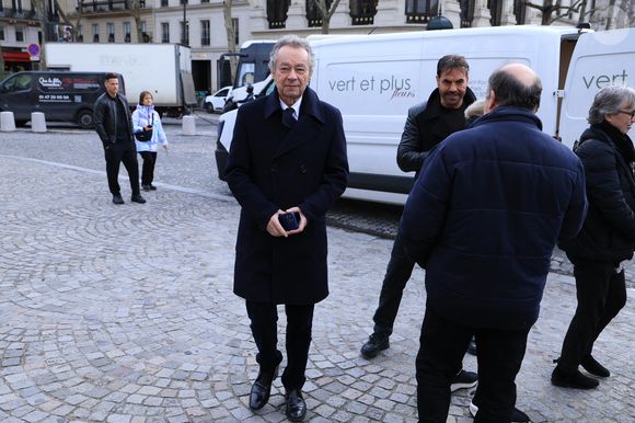 Michel Denisot arrivant à la cérémonie d'enterrement de Rolland Courbis à l'église de la Madeleine à Paris, France, le 14 janvier 2026. Rolland Courbis, ancien footballeur français, entraîneur et commentateur médiatique au franc-parler, est décédé à l'âge de 72 ans. Photo par Jerome Domine/ABACAPRESS.COM