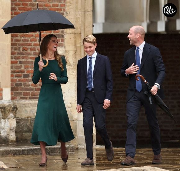 Le prince George de Galles, fait sa rentrée au collège d'Eton entouré de ses parents, le prince William, prince de Galles, et Catherine (Kate) Middleton, princesse de Galles, le 8 septembre 2026.  © PA Wire/PA Images / Bestimage