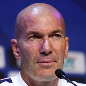 1er octobre 2026, Saint-Denis, Île-de-France, France : L'entraîneur de l'équipe de France, Zinédine Zidane, lors de la conférence de presse organisée la veille du match de la 3e journée (sur 6) de la phase de groupes de la Ligue des Nations de l'UEFA 2026-2027 opposant la France à l'Italie, au Stade de France à Saint-Denis. (Crédit image : © Mickael Chavet/ZUMA Press Wire / Bestimage)