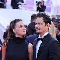 Juan Arbelaez va être papa ! L’ex-mari de Laury Thilleman et sa compagne Cassandre font l’annonce en photos