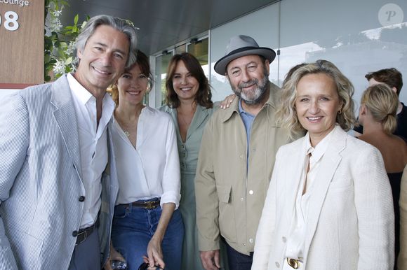 Exclusif - Laurent Solly, Mareva Galanter, Julia Vignali, Kad Merad et Caroline Roux - Déjeuner dans la loge de France Télévisions lors de la Finale Hommes des Internationaux de France de Tennis de Roland Garros 2024 - Jour 15 à Paris. Le 9 Juin 2024. 
© Bertrand Rindoff / Bestimage