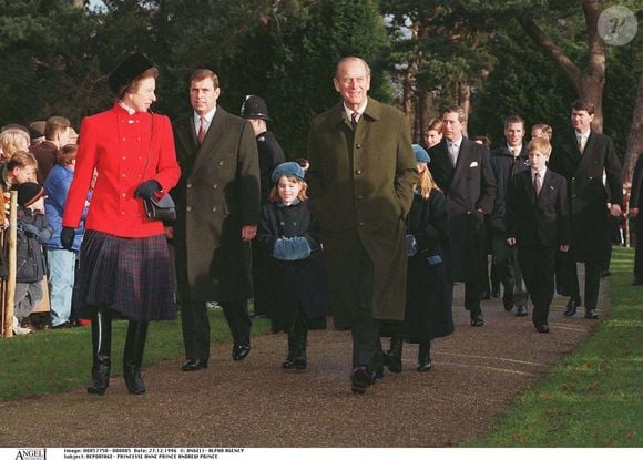 La princesse Anne, le prince Andrew, le prince Philip, Charles, le prince William, le prince Harry et les princesses Beatrice et Eugenie à Sandringham pour Noël en 1996