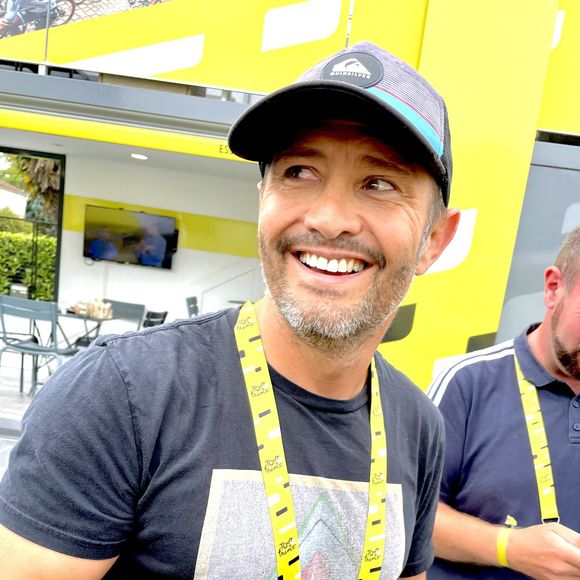 Mais le consultant sportif retournera bientôt ces magnifiques eaux limpides lui qui s'y rend régulièrement

Bixente Lizarazu lors du Tour de France © Fabien Faure/Bestimage