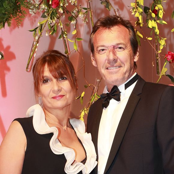 Pour rappel, Jean-Luc Reichmann a six enfants issus de la famille recomposée qu'il forme avec Nathalie Lecoultre. Papa de trois enfants, sa compagne est de son côté la maman de Léo, Lou et Lola.

Jean-Luc Reichmann et sa femme Nathalie - Gala du 75ème Grand Prix de Monaco. © Claudia Albuquerque/Bestimage