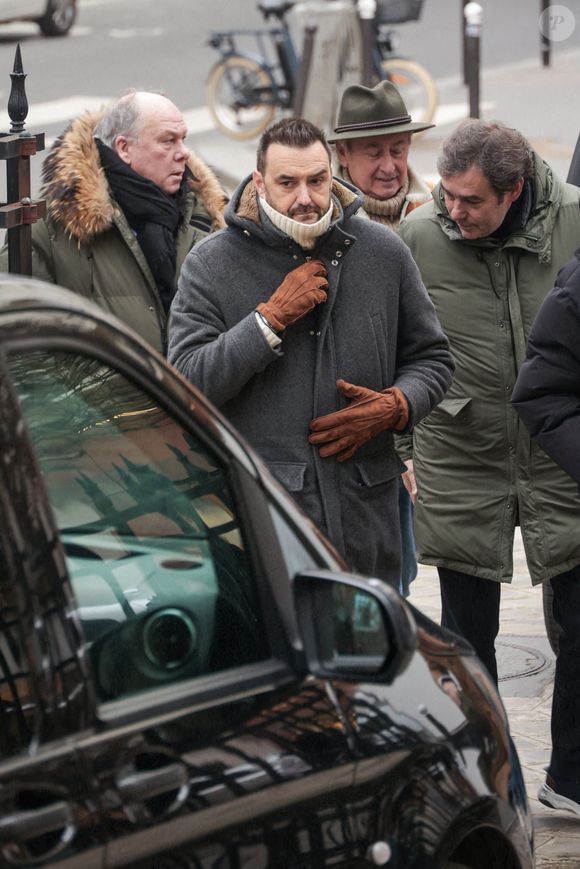 ... ou encore Cyril Lignac

Cyril Lignac assistant à la cérémonie d'enterrement de Jean-Luc Petitrenaud à l'église Saint-Pierre du Gros Caillou dans le 7e arrondissement de Paris, France, le 17 janvier 2025. Jean-Luc Petitrenaud, critique gastronomique et personnalité de la télévision française, est décédé le 10 janvier à l'âge de 74 ans. Photo par Nasser Berzane/ABACAPRESS.COM