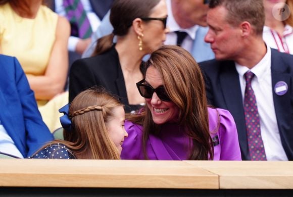 La princesse de Galles et la princesse Charlotte dans la loge royale le quatorzième jour des championnats de Wimbledon 2024 au All England Lawn Tennis and Croquet Club, à Londres, le 14 juillet 2024.