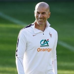 Alors que la presse fait notamment état de tensions entre Kylian Mbappé et Ousmane Dembélé qui visent tous les deux le Ballon d'or, Zinedine Zidane s'est monté clair à ce sujet

Zinédine Zidane - Entraînement de l'équipe de France en préparation de la Ligue des nations de l'UEFA 2026 au Centre national de Clairefontaine le 21 septembre 2026. (Credit Image: © Matthieu Mirville/ZUMA Press Wire / Bestimage)