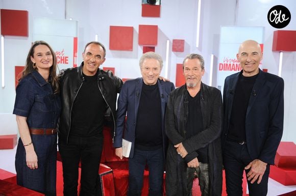 Aurélie Clemente-Ruiz, Nikos Aliagas, Michel Drucker, Florent Pagny et Nicolas Canteloup lors de l'enregistrement de l'émission « Vivement dimanche » au studio Rive Gauche, présentée par Michel Drucker, diffusée sur France 3 le 21 juin 2026, à Paris, France, le 20 mai 2026. © Guillaume Gaffiot/Bestimage