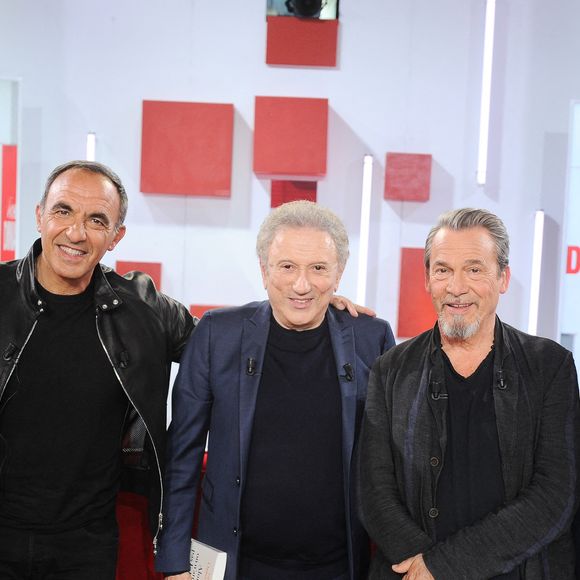 Aurélie Clemente-Ruiz, Nikos Aliagas, Michel Drucker, Florent Pagny et Nicolas Canteloup lors de l'enregistrement de l'émission « Vivement dimanche » au studio Rive Gauche, présentée par Michel Drucker, diffusée sur France 3 le 21 juin 2026, à Paris, France, le 20 mai 2026. © Guillaume Gaffiot/Bestimage