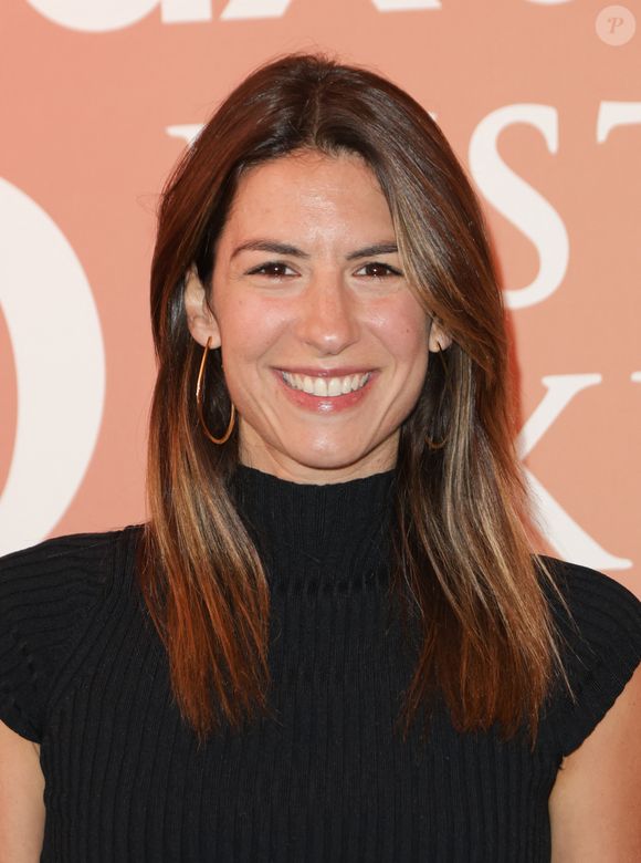 "Vous êtes une famille très soudée. Vous vous dites que vous vous aimez ?", lui a demandé la journaliste.

Hélène Mannarino à la première de la série "And Just Like That... Saison 3" au théâtre du Lido à Paris, le 28 mai 2025. © Guirec Coadic/Bestimage