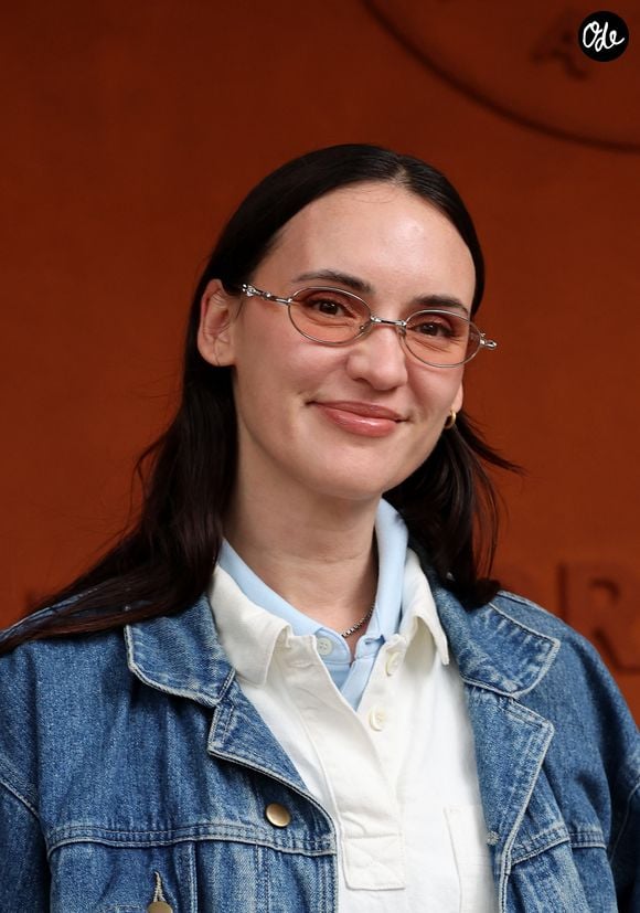 L'idée est de pouvoir venir déguster de bons petits plats, puisque l'établissement propose des formules brunch, des petits-déjeuners et des déjeuners, le tout ouvert 7 jours sur 7 avec ou sans réservation. 

Nathalie Odzierejko (Natoo) au photocall du village lors des Internationaux de France de Tennis de Roland Garros 2026, à Paris, France, le 6 juin 2026. © Jacovides-Moreau/Bestimage