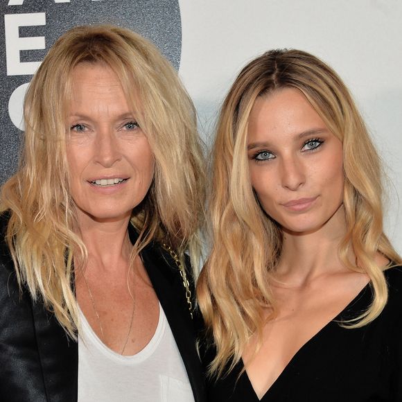 Estelle Lefébure et sa fille Ilona Smet au photocall de la 10ème édition du "Etam Live Show" (Etam Lingerie) lors de la Fashion Week à l'école nationale supérieure des beaux-arts à Paris, France, le 26 septembre 2017. Photo by CVS-Veeren/Bestimage
