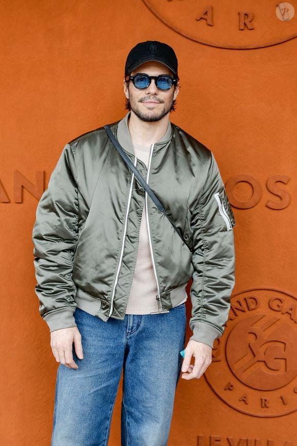 François Civil au village lors des Internationaux de France de Tennis de Roland Garros 2025, à Paris, France, le 8 juin 2025. © Cyril Moreau/Bestimage