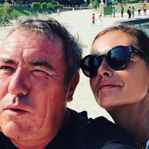 Fabien Onteniente et sa femme Nathalie Dupuis sont adeptes du "sleep divorce".
Fabien Onteniente et Nathalie Dupuis sur une photo publiée sur Instagram par la journaliste.