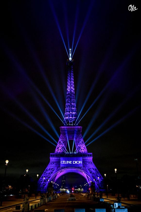 La Tour Eiffel s'est illuminée pour célébrer Céline Dion dont le retour sur scène se fera à Paris. 

© Anthony Ghnassia / Courtesy via Bestimage