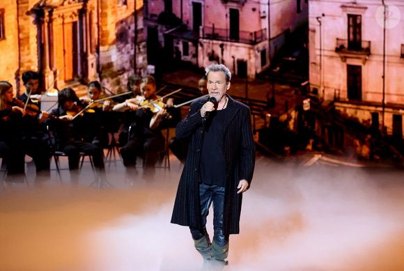 Exclusif - Florent Pagny lors surprises lors de l'enregistrement de l'émission "La chanson secrète N°14", présentée par N.Aliagas et diffusée le 26 décembre sur TF1, consacrée à Lara Fabian à Paris le 10 Décembre 2025.
Crédit : JACOVIDES-MOREAU / BESTIMAGE