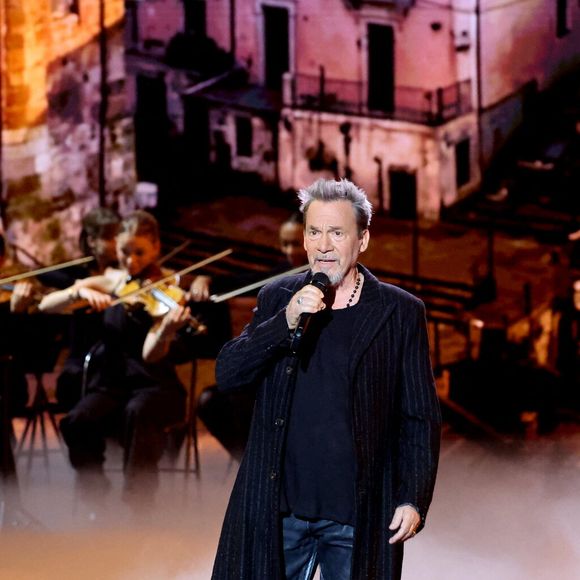 Exclusif - Florent Pagny lors surprises lors de l'enregistrement de l'émission "La chanson secrète N°14", présentée par N.Aliagas et diffusée le 26 décembre sur TF1, consacrée à Lara Fabian à Paris le 10 Décembre 2025.
Crédit : JACOVIDES-MOREAU / BESTIMAGE