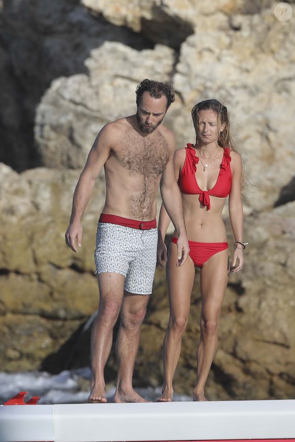 James Middleton et sa nouvelle compagne Alizee Thevenet profitent de la plage de l'hôtel Eden Rock à Saint-Barthélemy, Antilles françaises, France, le 2 janvier 2019. Agence / Bestimage