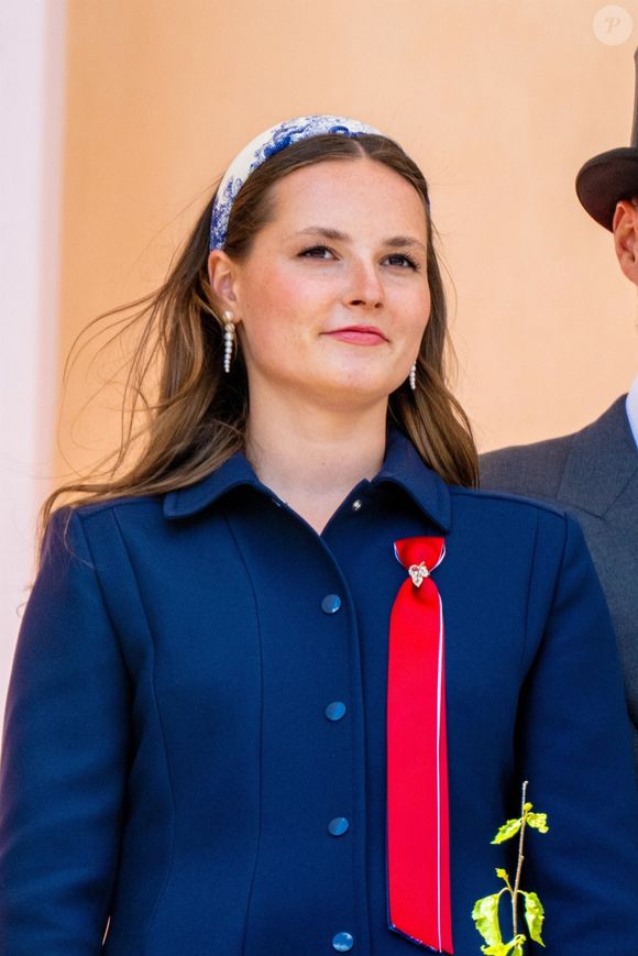 Oslo, NORVÈGE - Lors des célébrations de la fête nationale norvégienne, le 17 mai 2025, la princesse héritière Mette-Marit (La princesse Mette-Marit de Norvège) et la princesse Ingrid Alexandra (La princesse Ingrid Alexandra de Norvège) saluent le public depuis le balcon du palais royal d'Oslo. Cet événement marque un moment clé dans les festivités annuelles du pays.



Sur la photo : Princesse Ingrid Alexandra (La princesse Ingrid Alexandra de Norvège)