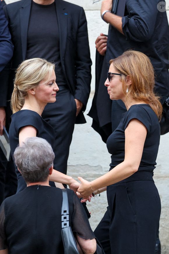 Léa Salamé, Audrey Crespo-Mara - Sorties des obsèques de Thierry Ardisson en l’église Saint-Roch de Paris, France, le 17 juillet 2025. © Clovis-Jacovides/Bestimage