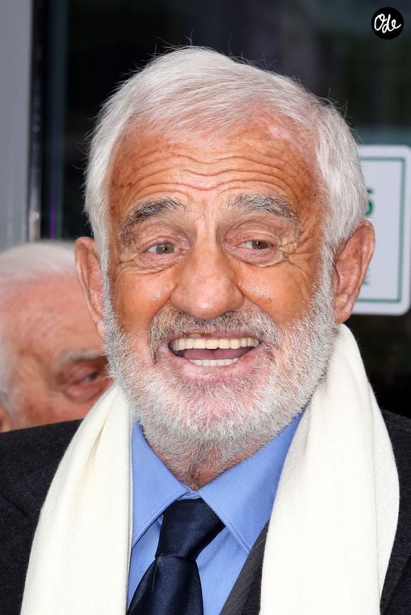 En consultant le trajet, il réalise que la ligne emprunte le pont de Bir-Hakeim, un lieu auquel Jean-Paul Belmondo était particulièrement attaché et où fut tournée une scène mythique du film Le Professionnel.

Jean Paul Belmondo (qui fete ses 80 ans aujourd'hui) et son ami Charles Gerard se sont rendus a l'hopital St Joseph dans le 14e arrondissement ou un Hommage lui a ete rendu. Paris, le 09 avril 2013 PIX4U / BESTIMAGE
