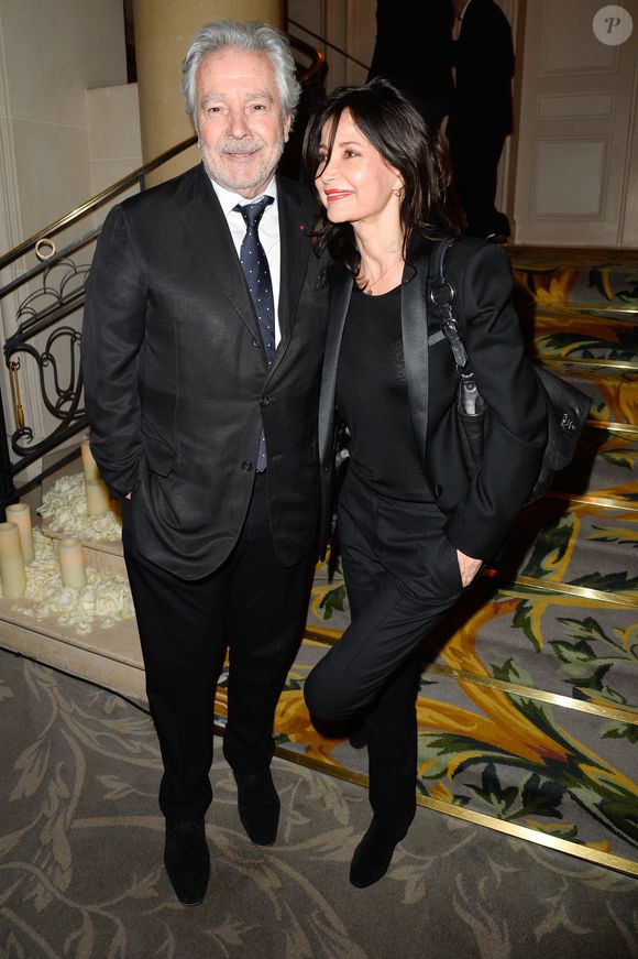 Pierre Arditi avec sa femme Evelyne Bouix - Dîner de gala de la première édition des prix "les Stéthos d'Or" en faveur de la Fondation pour la recherche en physiologie dont le docteur Frédéric Saldmann est le directeur scientifique à l'hôtel George V à Paris le 13 mars 2017. © Coadic Guirec/Bestimage