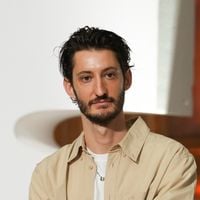A Paris, le restaurant préféré de Pierre Niney est une véritable institution depuis près de 15 ans ! Une cuisine "fraiche, maison et de saison"