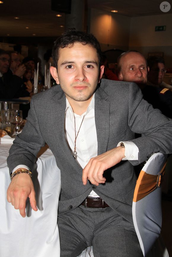 Mais aussi Grégoire Champion, avec qui il a le plus tourné étant donné qu'il interprète le fils de son personnage.

Exclusif - Grégoire Champion - Repas de gala à l'école du Général Niessel à Paris à l'issue de la journée des cérémonies mémorielles honorant les services de secours, police, gendarmerie , anciens combattants et hospitaliers, le 1er mai 2022. © Philippe Baldini/Bestimage